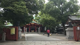 色鮮やかな神社
