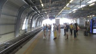 朝１０時過ぎのマッカサン駅