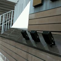 入口の階段  荷物が多いと大変そうです