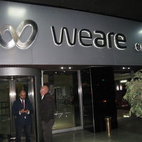 到着時のホテル玄関前です。