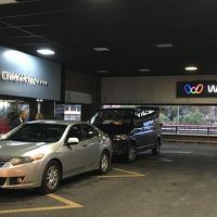 ホテル玄関前で～す！！