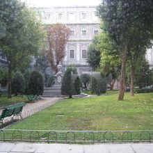 館内の中庭（回廊から撮影）