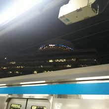 有楽町駅ホームからスカイラウンジを見上げて(^^)