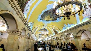 コムソモーリスカヤ駅