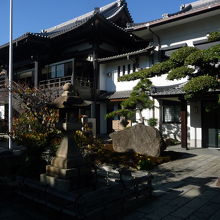 鉄筋造りの本堂