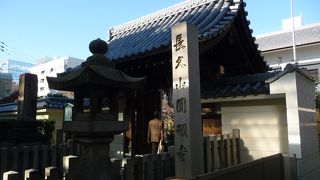 商店街で有名であるが、実は由緒あるお寺