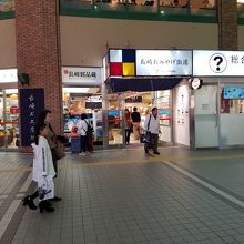 長崎駅改札近くのお土産店エリア By Rochefort 長崎銘品蔵のクチコミ フォートラベル