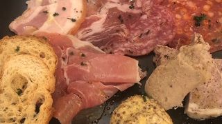 がっつりお肉のお店