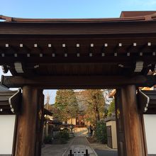 山門とお堂