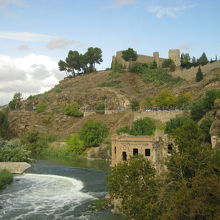 タホ川に囲まれた城塞都市『トレド』の風景