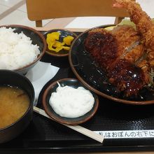 エビトンカツ定食です
