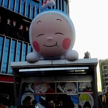 地下鉄入り口もこんな感じ。