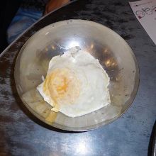 ライスには卵焼きと韓国のりがのってます