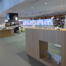 広々としたとした展示コーナー