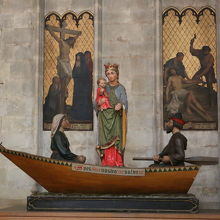 翼廊にも伝説の小船の展示が