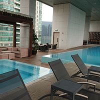 クラブラウンジのプール