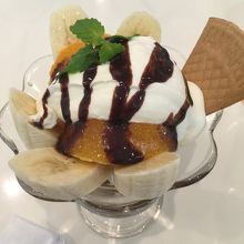 バナナとチョコレートのパフェ