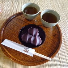 本店で赤福を食す