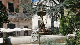 ドゥカーレ宮殿前の小さな広場、ローマ広場