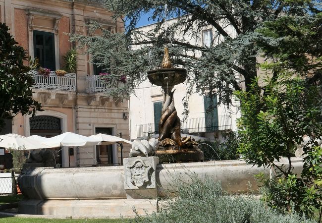 ドゥカーレ宮殿前の小さな広場、ローマ広場
