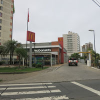 目の前にマックもあるよぉ～