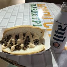 スタジアムグルメのテキサスチーズステーキ