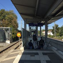 簡素な造りの駅です。