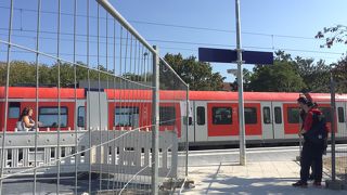 簡素な施設の駅が多く、慣れないと戸惑います。