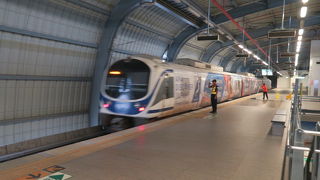 地下鉄ＭＲＴと直接乗り換えはできません。