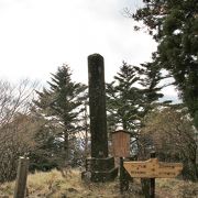 大山登山道１６丁目にある追分の碑