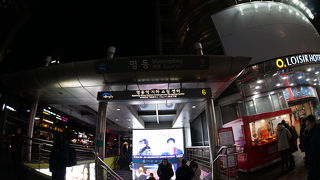 繁華街への入り口