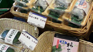 名物の「さんま寿司」「めばり寿司」を売ってることも