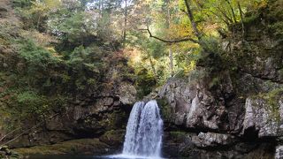 猿飛渡船　二段滝に滞在できるのは5-10分程度