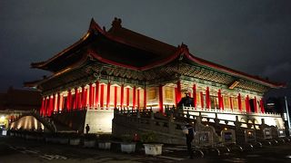 夜のライトアップも綺麗