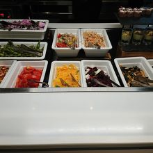 ビュッフェ台の食事