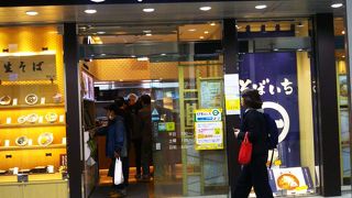 改札内のそば屋