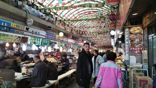 活気、賑わいがある市場です