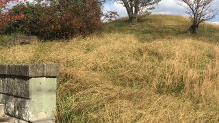 まんじゅうのような古墳