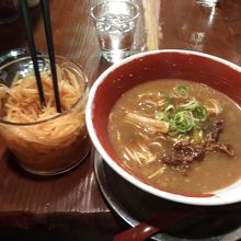ラーメンとトッピングのモヤシ