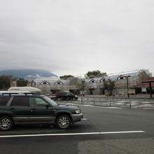 「道の駅　朝霧高原」に隣接しています