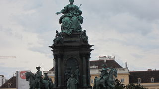 マリアテレジア像