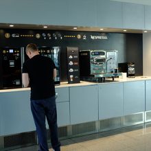 以前の無料コーヒー・コーナーに代わって出来たのは…、