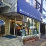 ヤマト運輸の営業所の昭和通り沿いにこちらのカフェがある
