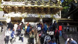 立派で華やかな建物でした