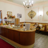 朝食会場は朝8時になると混んでいました