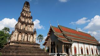 チャームテーウィーの遺灰が納められています