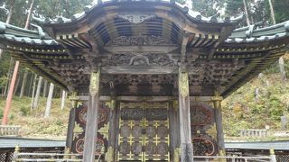 徳川家初代の霊台