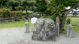  橘寺の境内にあります