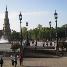 広場の中央には、噴水が有ります。チョットいっぷく！
