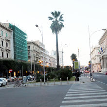 整備された大通りコルソ・カブール